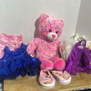 Build a bear‎ rainbow hearts bear with shoes and outfits clothing bundle